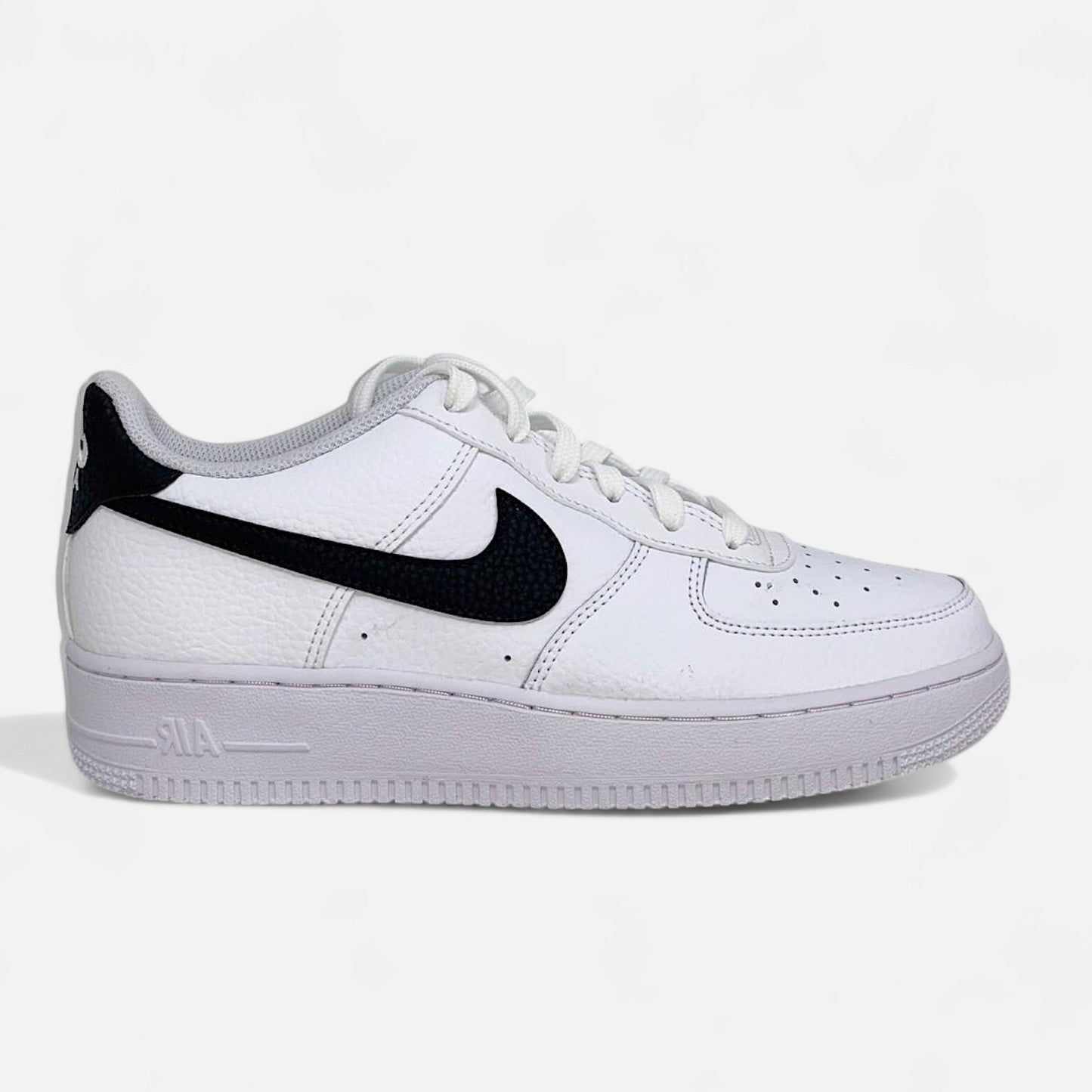 Nike ‘Air Force 1 Low’ - Panda Swoosh White